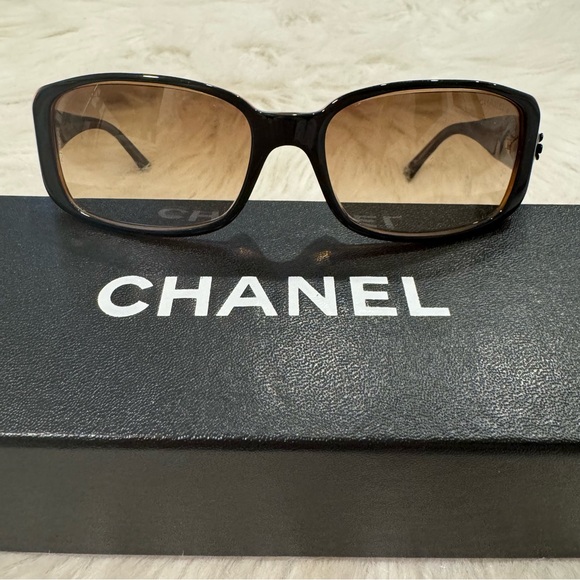 Chanel sunglasses with box and case - Picture 2 of 8
